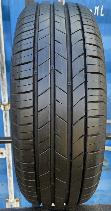 Шины Kumho Ecsta HS52 235/55 R17 --