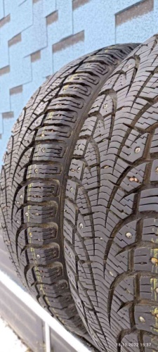 Шины Pirelli Winter Carving Edge 205/65 R15 -- б/у 5