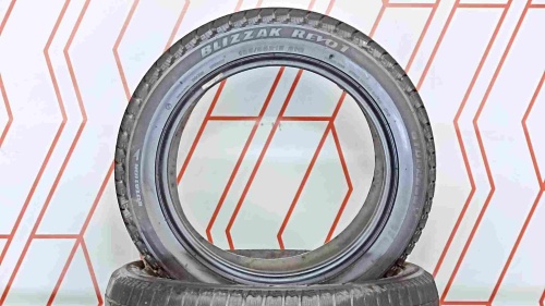 Шины Bridgestone Blizzak Revo1 185/55 R15 -- б/у -