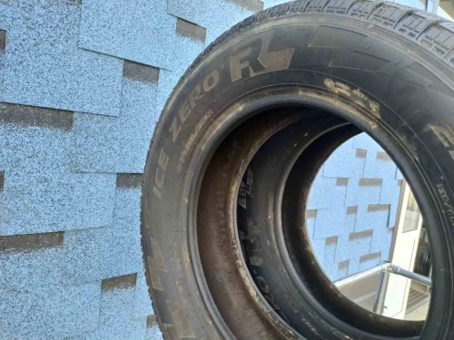 Шины Pirelli Ice Zero FR 215/65 R16 -- б/у 5