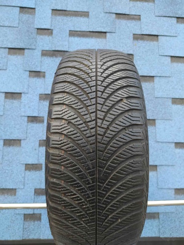 Шины Goodyear Vector 4Seasons GEN-2 205/60 R16 -- б/у 5